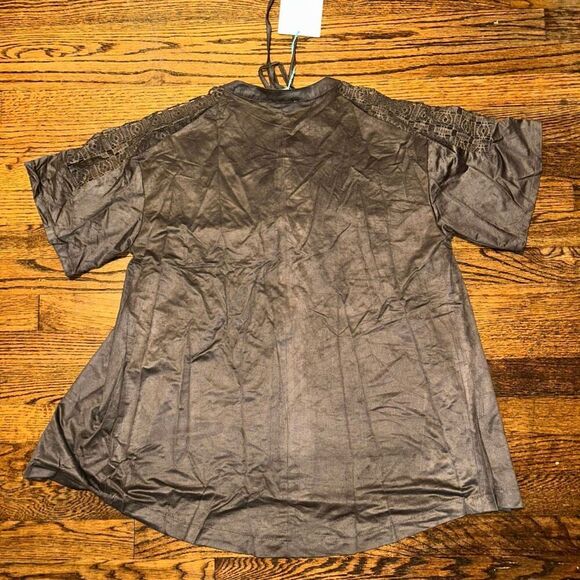 New Umgee Blouse - Picture 2 of 4